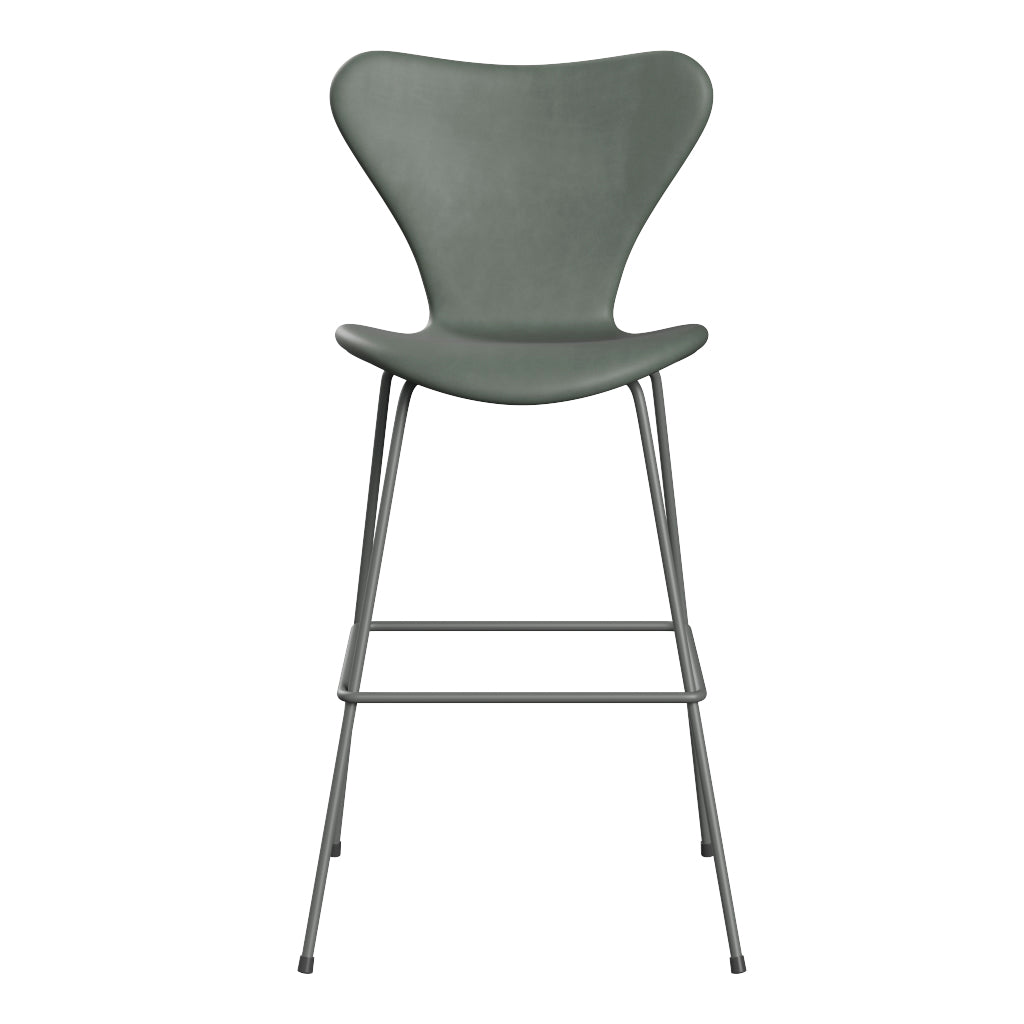 Fritz Hansen - 3197 høj barstol, fuldpolstret i Grace læder - Concrete Grey læder - Silver Grey stel - Jacobsen Plus