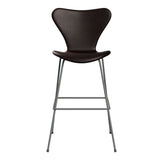 Fritz Hansen - 3197 høj barstol, fuldpolstret i Grace læder - Mørk brun læder - Silver Grey stel - Jacobsen Plus