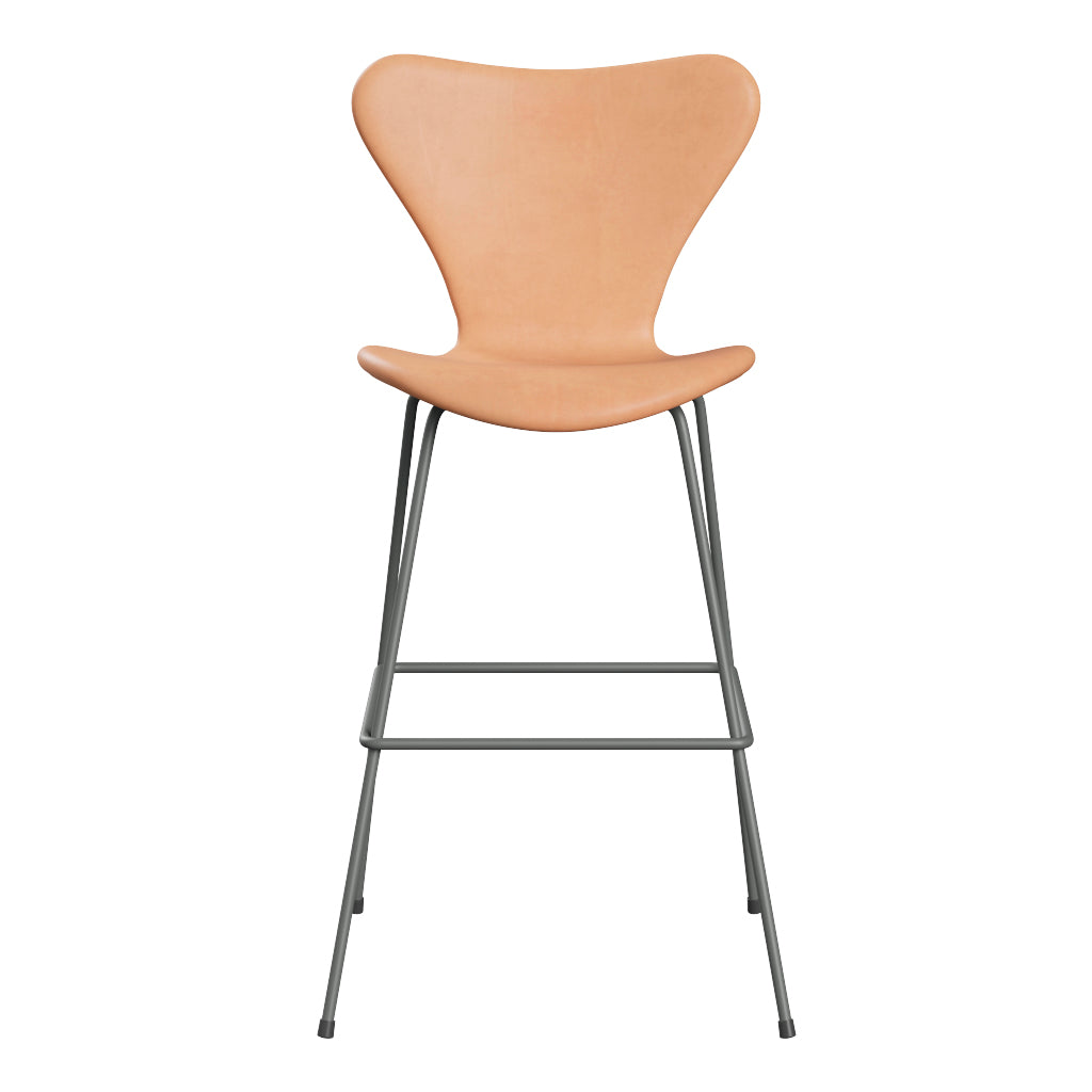 Fritz Hansen - 3197 høj barstol, fuldpolstret i Natur læder - Silver Grey stel - Jacobsen Plus
