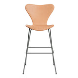 Fritz Hansen - 3197 høj barstol, fuldpolstret i Natur læder - Silver Grey stel - Jacobsen Plus