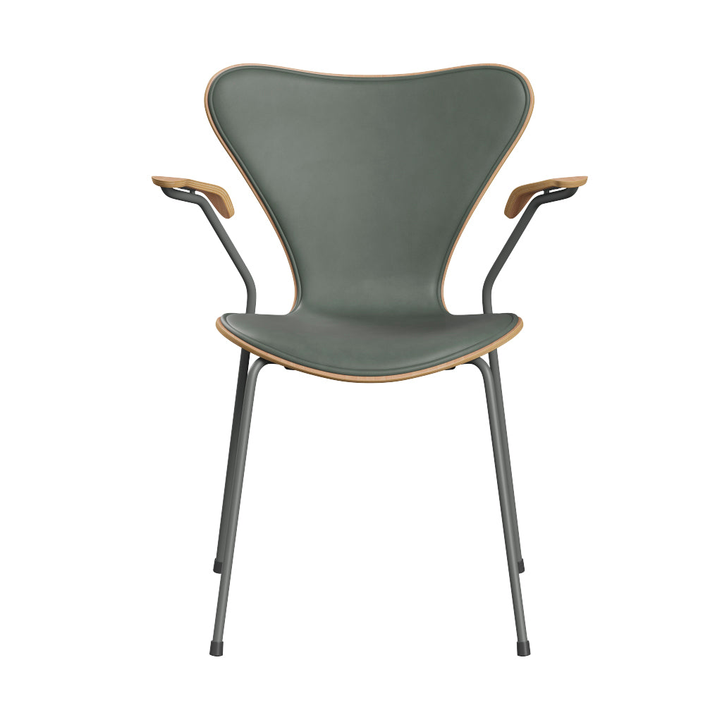 Fritz Hansen - 3207 Stuhl mit Armlehnen, Naturfurnier und Vorderseite gepolstert in Grace Leder - Buche - Concrete Grey Leder - Silver Grey Gestell - Jacobsen Plus
