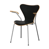Fritz Hansen - 3207 Stuhl mit Armlehnen, Naturfurnier und Vorderseite gepolstert in Grace Leder - Kirsche - Schwarz Leder - Chromgestell - Jacobsen Plus