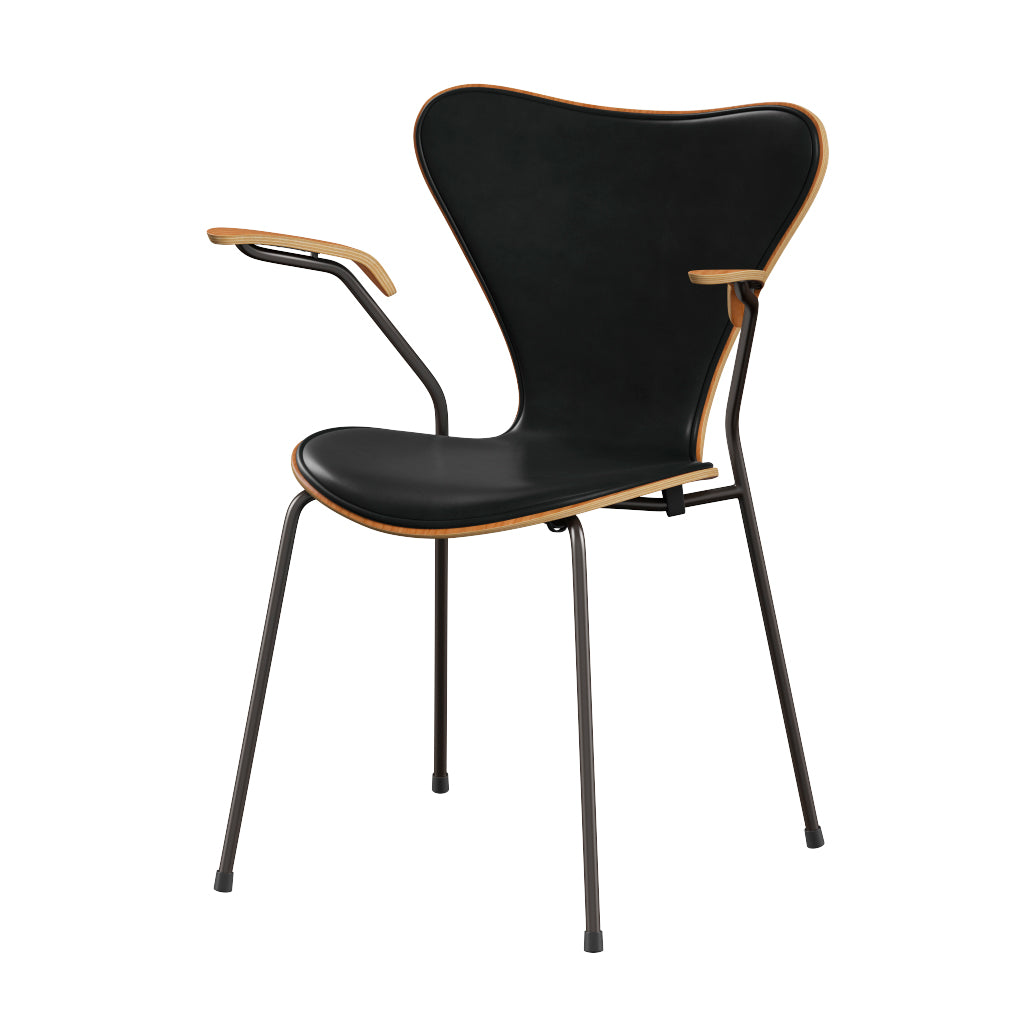 Fritz Hansen - 3207 Stuhl mit Armlehnen, Naturfurnier und Vorderseite gepolstert in Grace Leder - Kirsche - Schwarz Leder - Braun Bronze Gestell - Jacobsen Plus