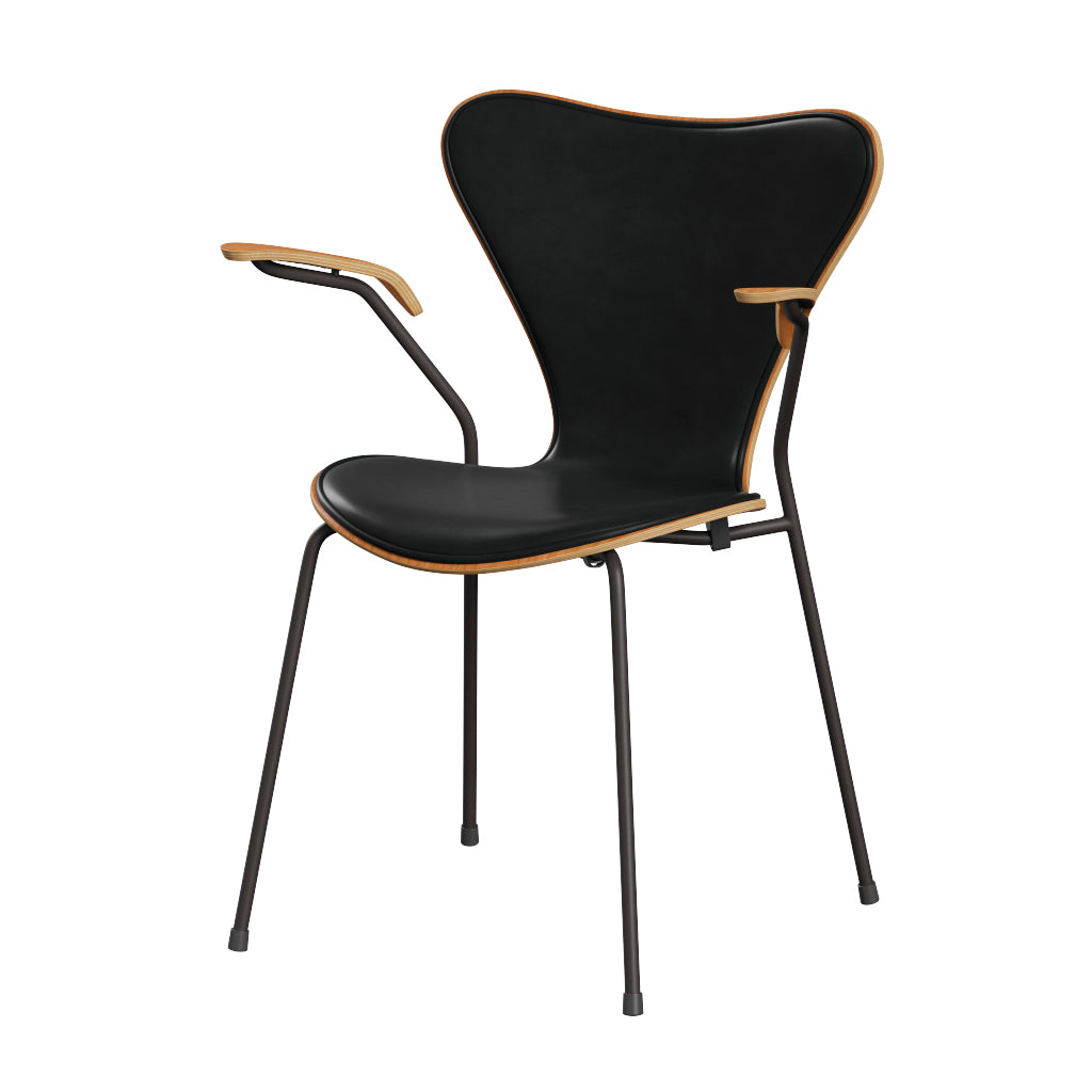 Fritz Hansen - 3207 Stuhl mit Armlehnen, Naturfurnier und Vorderseite gepolstert in Grace Leder - Kirsche - Schwarz Leder - Warm Graphite Gestell - Jacobsen Plus