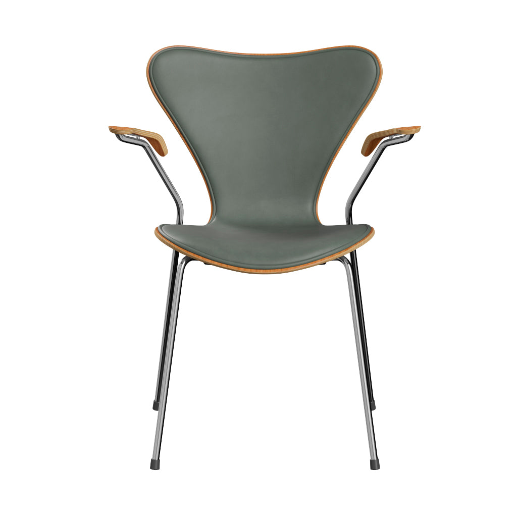 Fritz Hansen - 3207 Stuhl mit Armlehnen, Naturfurnier und Vorderseite gepolstert in Grace Leder - Kirsche - Concrete Grey Leder - Chromgestell - Jacobsen Plus