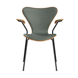 Fritz Hansen - 3207 Stuhl mit Armlehnen, Naturfurnier und Vorderseite gepolstert in Grace Leder - Kirsche - Concrete Grey Leder - Schwarzes Gestell - Jacobsen Plus