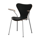 Fritz Hansen - 3207 Stuhl mit Armlehnen, Naturfurnier und Vorderseite gepolstert in Grace Leder - Dunkel gebeizte Eiche - Schwarz Leder - Chromgestell - Jacobsen Plus