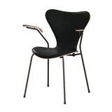 Fritz Hansen - 3207 Stuhl mit Armlehnen, Naturfurnier und Vorderseite gepolstert in Grace Leder - Dunkel gebeizte Eiche - Schwarzes Leder - Braunes Bronze-Gestell - Jacobsen Plus