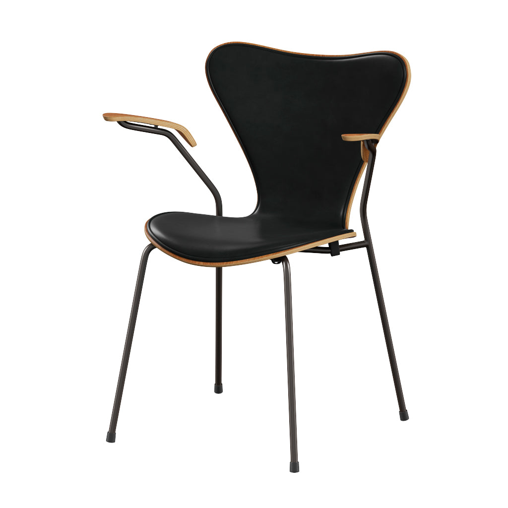 Fritz Hansen - 3207 Stuhl mit Armlehnen, Naturfurnier und Vorderseite gepolstert in Grace Leder - Elm - Schwarzes Leder - Braunes Bronzegestell - Jacobsen Plus