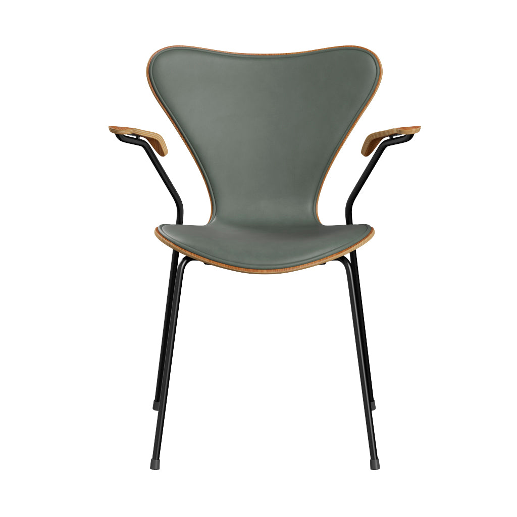 Fritz Hansen - 3207 Stuhl mit Armlehnen, Naturfurnier und Vorderseite gepolstert in Grace Leder - Elm - Concrete Grey Leder - Schwarz Gestell - Jacobsen Plus