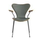 Fritz Hansen - 3207 Stuhl mit Armlehnen, Naturfurnier und Vorderseite gepolstert in Grace Leder - Elm - Concrete Grey Leder - Silbergraues Gestell - Jacobsen Plus