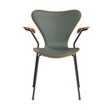 Fritz Hansen - 3207 Stuhl mit Armlehnen, Naturfurnier und Vorderseite gepolstert in Grace Leder - Elm - Concrete Grey Leder - Warm Graphite Gestell - Jacobsen Plus