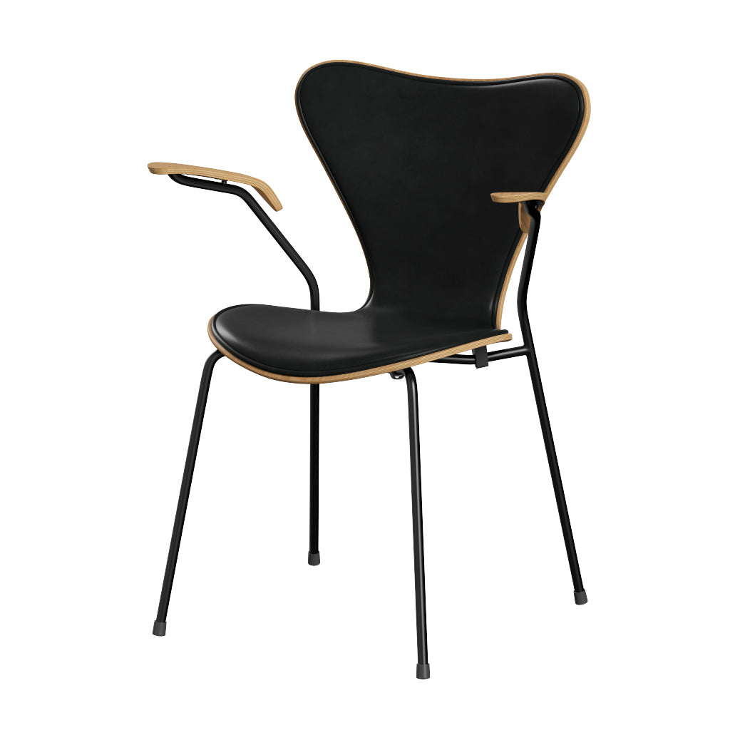 Fritz Hansen - 3207 Stuhl mit Armlehnen, Naturfurnier und Vorderseite gepolstert in Grace Leder - Eg - Sort Leder - Sort Gestell - Jacobsen Plus
