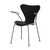Fritz Hansen - 3207 Stuhl mit Armlehnen, Naturfurnier und Vorderseite gepolstert in Grace Leder - Eg - Sort læder - Silver Grey stel - Jacobsen Plus