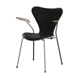 Fritz Hansen - 3207 Stuhl mit Armlehnen, Naturfurnier und Vorderseite gepolstert in Grace Leder - Walnuss - Schwarz Leder - Chromgestell - Jacobsen Plus