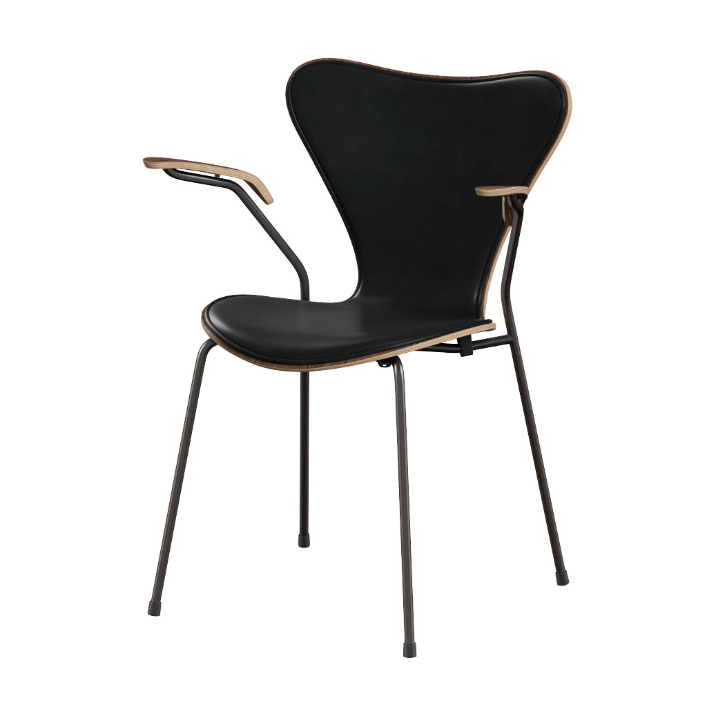 Fritz Hansen - 3207 Stuhl mit Armlehnen, Naturfurnier und Vorderseite gepolstert in Grace Leder - Walnuss - Schwarzes Leder - Gestell in Brown Bronze - Jacobsen Plus