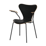 Fritz Hansen - 3207 Stuhl mit Armlehnen, Naturfurnier und Vorderseite gepolstert in Grace Leder - Walnuss - Schwarzes Leder - Schwarzes Gestell - Jacobsen Plus