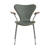 Fritz Hansen - 3207 Stuhl mit Armlehnen, Naturfurnier und Vorderseite gepolstert in Grace Leder - Walnuss - Concrete Grey Leder - Chromgestell - Jacobsen Plus