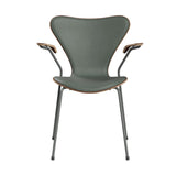 Fritz Hansen - 3207 Stuhl mit Armlehnen, Naturfurnier und Vorderseite gepolstert in Grace Leder - Walnuss - Concrete Grey Leder - Silver Grey Gestell - Jacobsen Plus