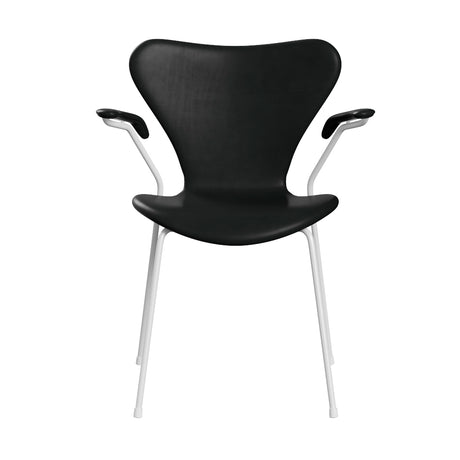 Fritz Hansen - 3207 Stuhl mit Armlehnen, vollgepolstert in Grace Leder - Schwarzes Leder - Chromgestell - Jacobsen Plus