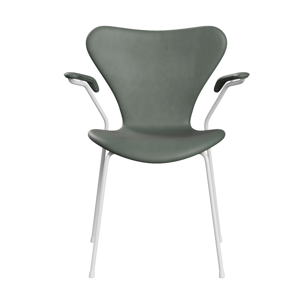 Fritz Hansen - 3207 stol med armlæn, fuldpolstret i Grace læder - Concrete Grey læder - White stel - Jacobsen Plus