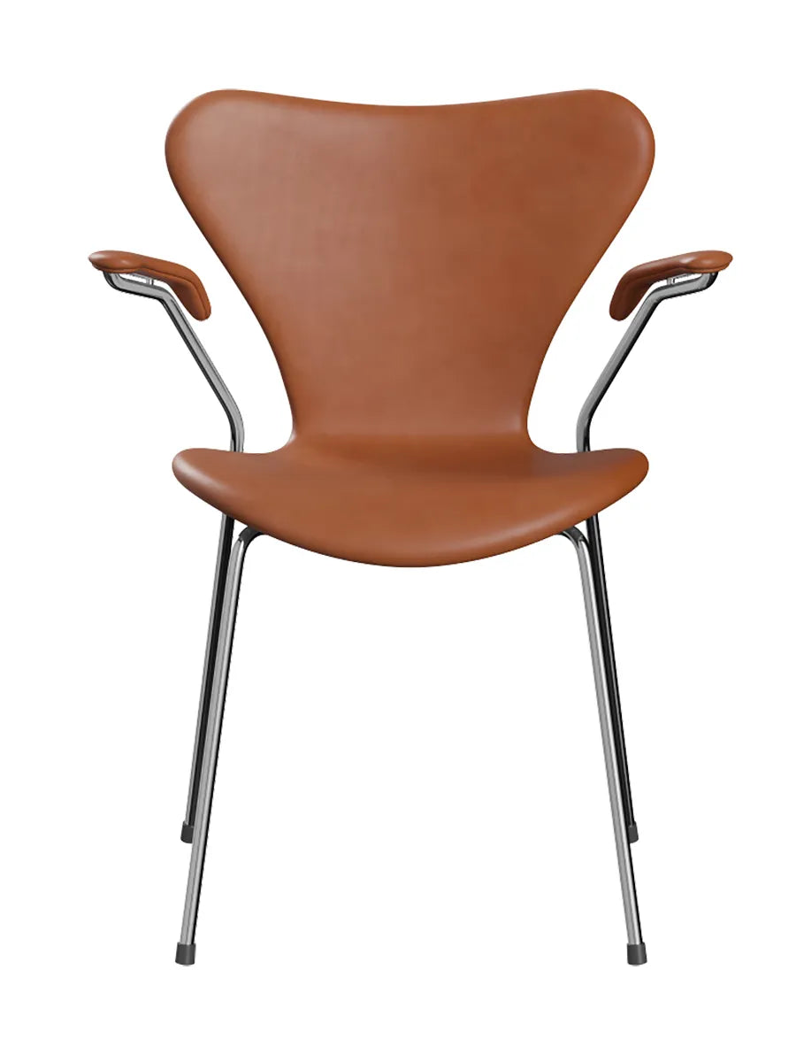 3207 Serie 7 Armstol af Arne Jacobsen - Fuldpolstret / Grace læder / Valnød - Jacobsen Plus
