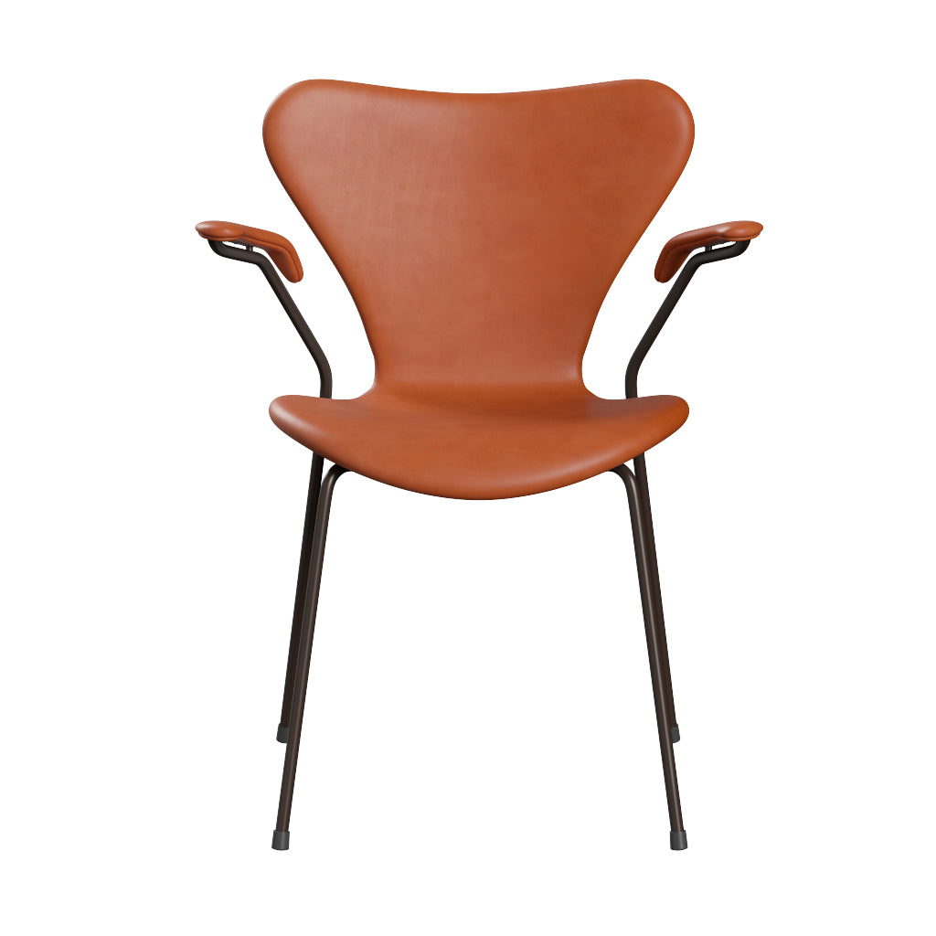 Fritz Hansen - 3207 stol med armlæn, fuldpolstret i Grace læder - Walnut læder - Brown Bronze stel - Jacobsen Plus