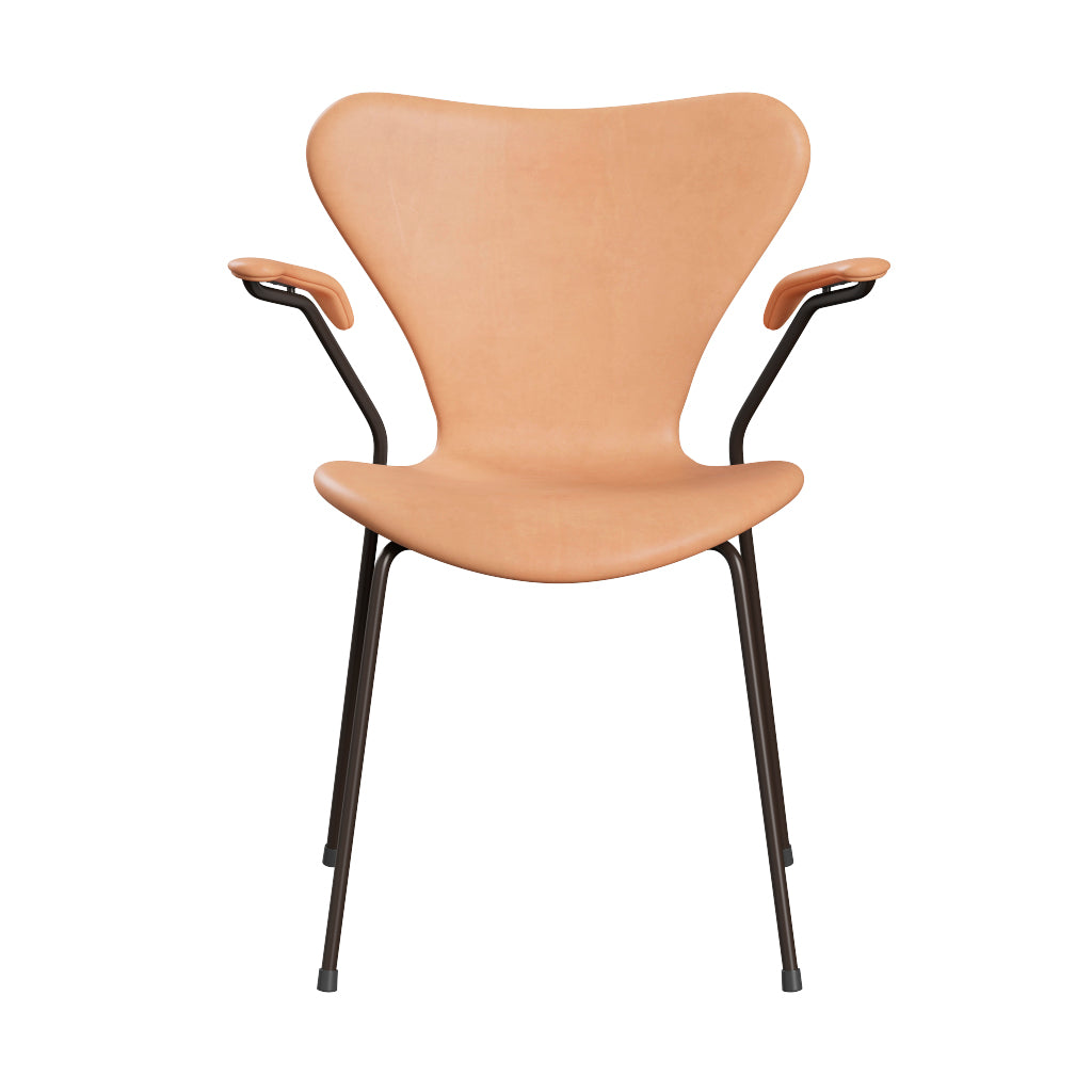 Fritz Hansen - 3207 stol med armlæn, fuldpolstret i Natur læder - Brown Bronze stel - Jacobsen Plus