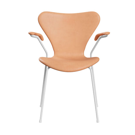 Fritz Hansen - 3207 stol med armlæn, fuldpolstret i Natur læder - Krom stel - Jacobsen Plus