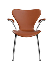 3207 stol m/armlæn, fuldpolstret Essential læder valnød/krom stel af Arne Jacobsen