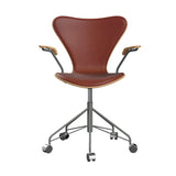 Fritz Hansen - 3217 kontorstol med armlæn, naturfiner og forsidepolstret i Grace læder - Bøg - Kastanjebrun læder - Silver Grey stel - Jacobsen Plus