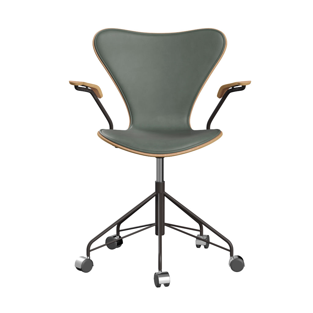 Fritz Hansen - 3217 kontorstol med armlæn, naturfiner og forsidepolstret i Grace læder - Bøg - Concrete Grey læder - Warm Graphite stel - Jacobsen Plus