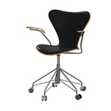 Fritz Hansen - 3217 kontorstol med armlæn, naturfiner og forsidepolstret i Grace læder - Elm - Sort læder - Silver Grey stel - Jacobsen Plus