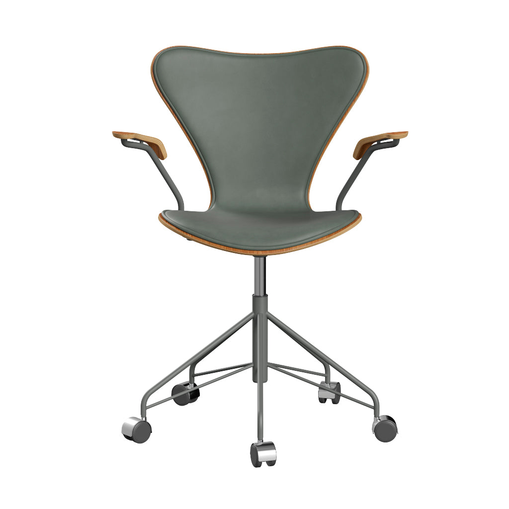 Fritz Hansen - 3217 kontorstol med armlæn, naturfiner og forsidepolstret i Grace læder - Elm - Concrete Grey læder - Silver Grey stel - Jacobsen Plus