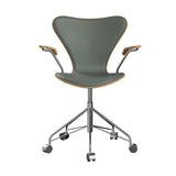 Fritz Hansen - 3217 kontorstol med armlæn, naturfiner og forsidepolstret i Grace læder - Eg - Concrete Grey læder - Krom stel - Jacobsen Plus