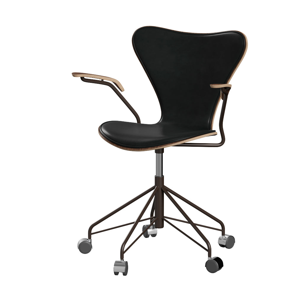 Fritz Hansen - 3217 kontorstol med armlæn, naturfiner og forsidepolstret i Grace læder - Valnød - Sort læder - Brown Bronze stel - Jacobsen Plus