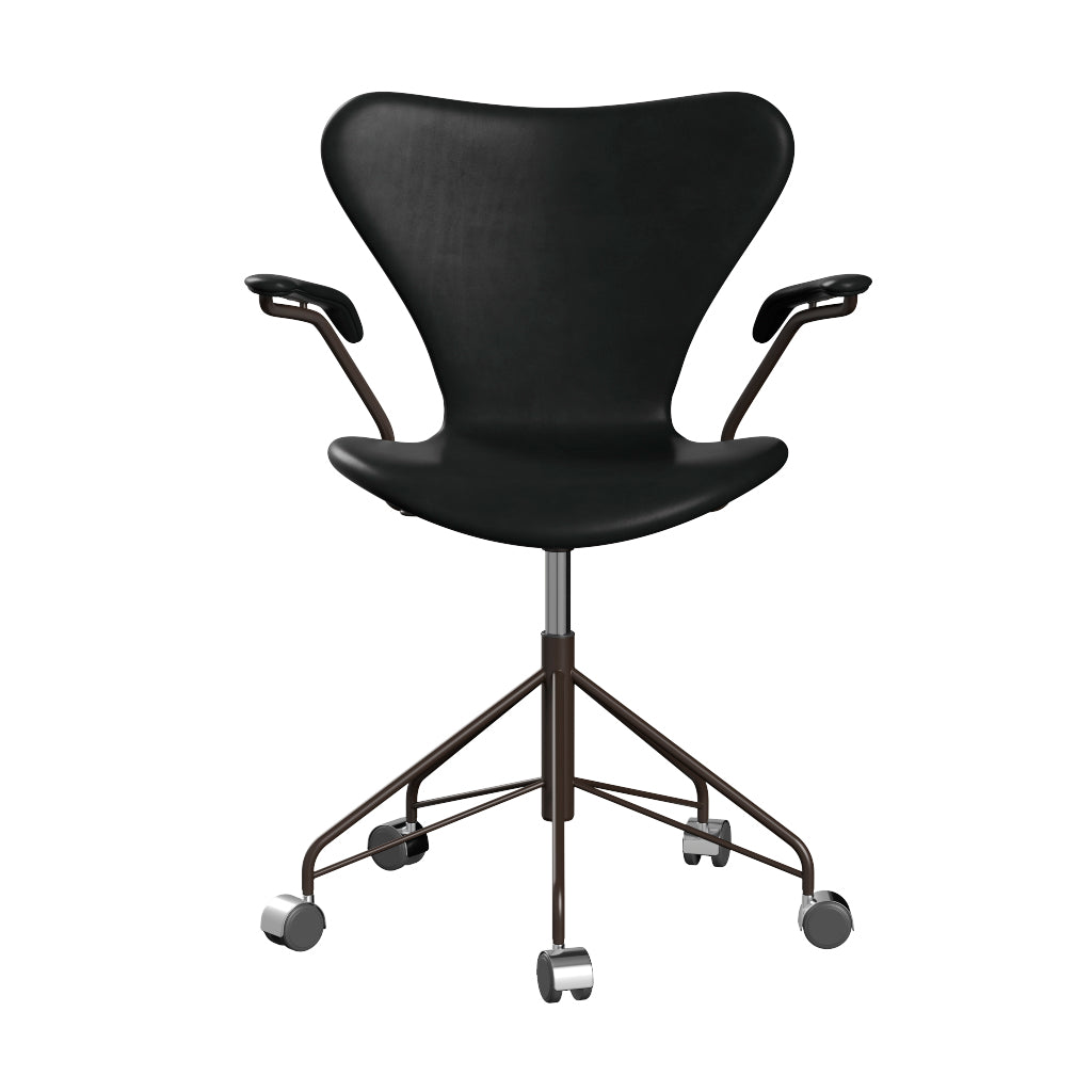 Fritz Hansen - 3217 kontorstol med armlæn, fuldpolstret i Grace læder - Sort læder - Brown Bronze stel - Jacobsen Plus
