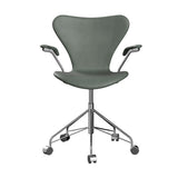 Fritz Hansen - 3217 kontorstol med armlæn, fuldpolstret i Grace læder - Concrete Grey læder - Krom stel - Jacobsen Plus