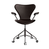 Fritz Hansen - 3217 kontorstol med armlæn, fuldpolstret i Grace læder - Mørk brun læder - Warm Graphite stel - Jacobsen Plus
