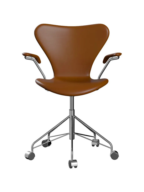 3217 Serie 7 Bürostuhl von Arne Jacobsen - Voll gepolstert / Soft Leder / Walnuss - Jacobsen Plus