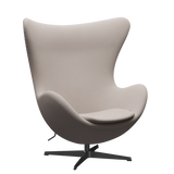 3316 Egg™ Sessel, Gestell in Schwarz von Arne Jacobsen - Christianshavn - 1120 Light Beige - Jacobsen Plus