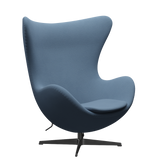 3316 Egg™ Sessel, Gestell in Schwarz von Arne Jacobsen - Christianshavn - 1152 Hellblau - Jacobsen Plus