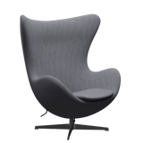 3316 Egg™ Sessel, Gestell in Schwarz von Arne Jacobsen - Christianshavn - 1171 Hellgrau - Jacobsen Plus