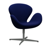 3320 Svanen loungestol, stel i silver grey af Arne Jacobsen - Hallingdal - 773 Dark Blue - Jacobsen Plus