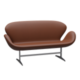 3321 Svanesofa af Arne Jacobsen - Aura læder - Cognac - Jacobsen Plus