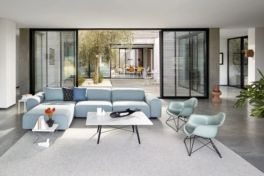 Eames Plastic Armchair LAR, sortlakeret fra Vitra