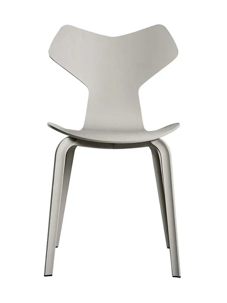 4130 Grand Prix mit Holzbeinen von Arne Jacobsen - Ohne Polsterung / Gefärbte Esche / Nine grau - Jacobsen Plus