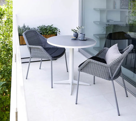 Breeze Gartenstuhl mit Armlehne, stapelbar von Cane-line - Schwarz - Jacobsen Plus