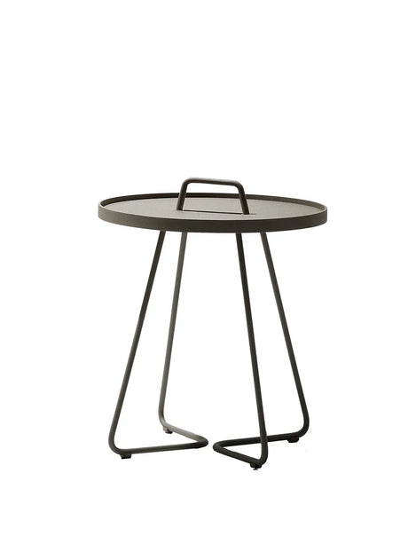 On The Move Sidebord von Cane-line - Klein / Taupe - Jacobsen Plus