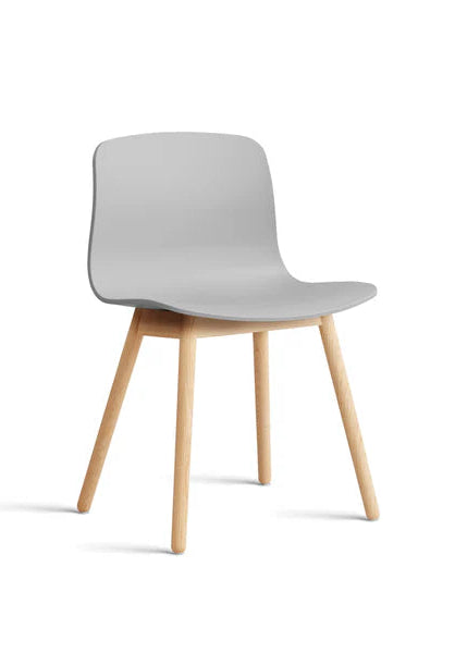 About a Chair AAC12, Beton Grau/Seifenbehandelt Eiche von HAY - 1 - Jacobsen Plus